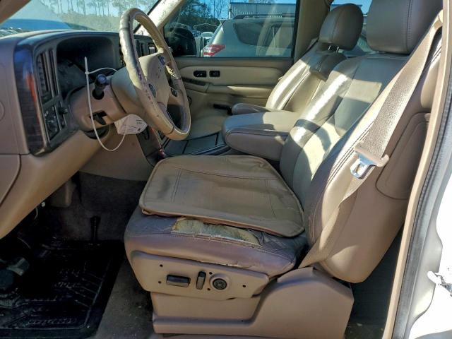 GMC Yukon Denali Image 10