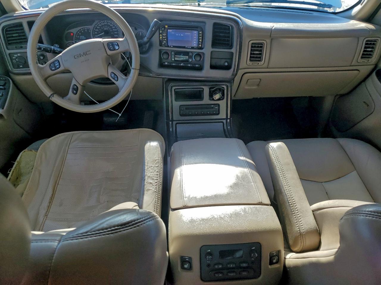 GMC Yukon Denali Image 4