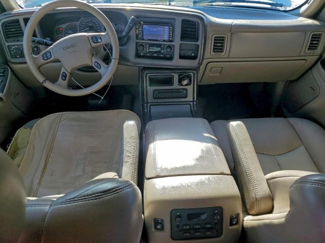 GMC Yukon Denali Image 4