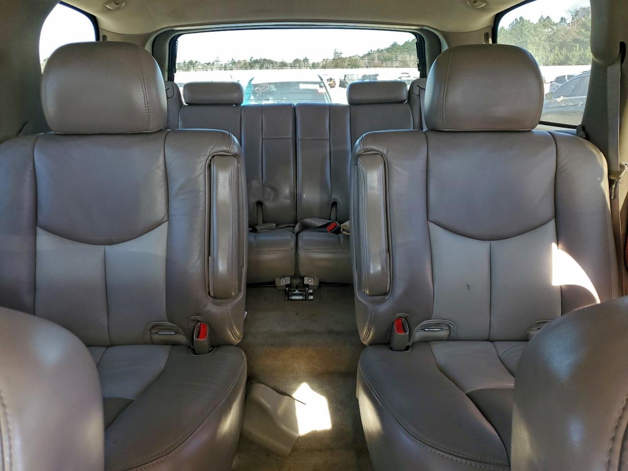 GMC Yukon Denali Image 8