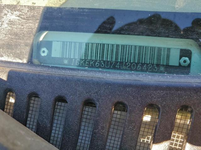 GMC Yukon Denali Image 13