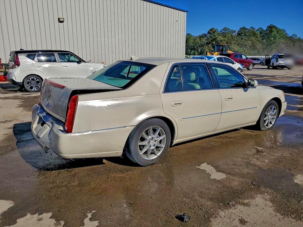 Cadillac DTS Luxury Collection Image 5