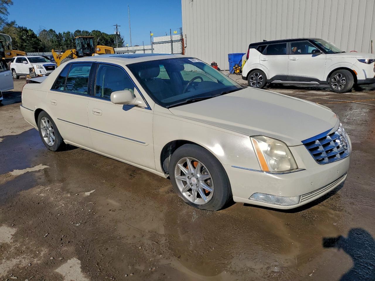 Cadillac DTS Luxury Collection Image 12