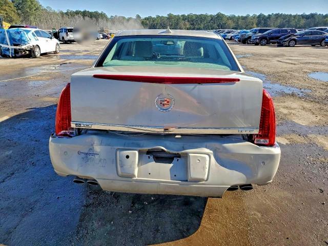 Cadillac DTS Luxury Collection Image 6