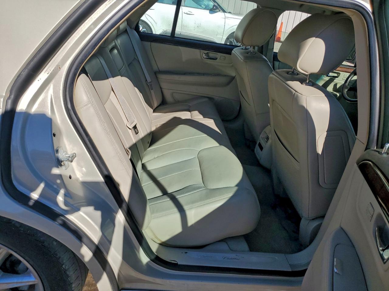 Cadillac DTS Luxury Collection Image 7