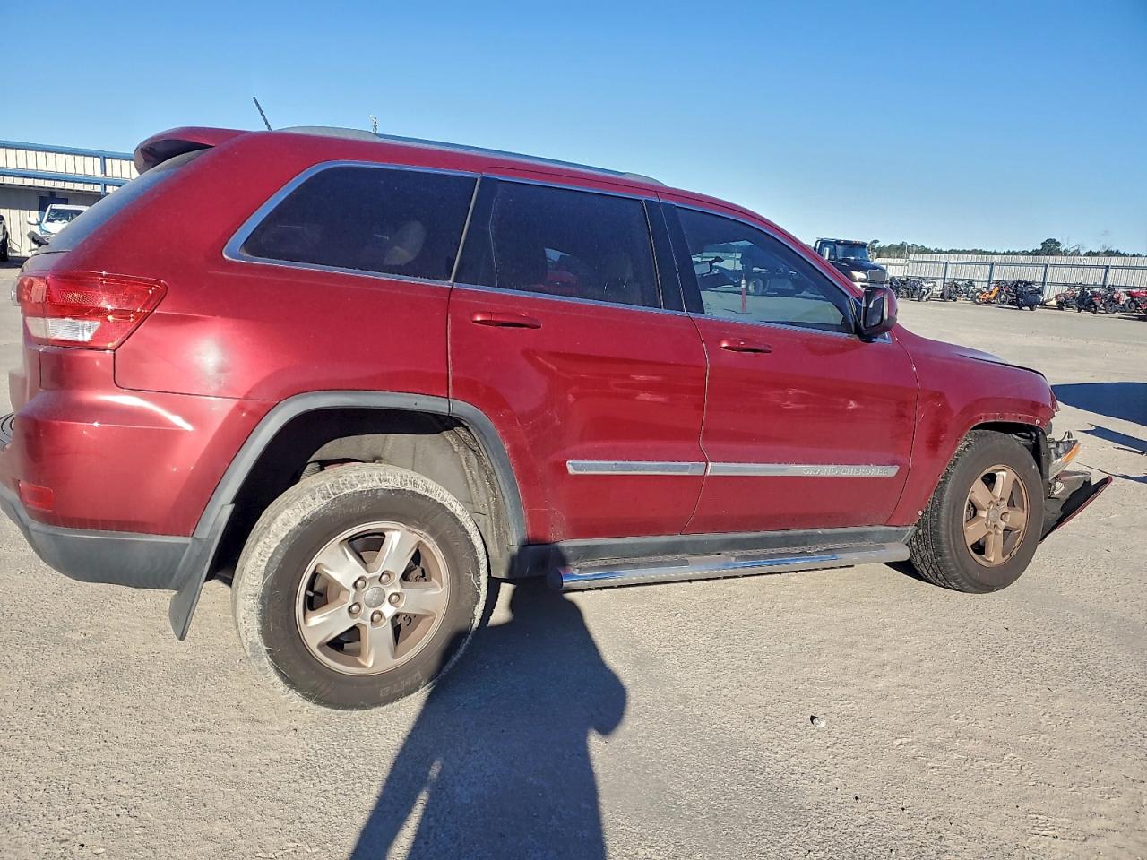 Jeep Grand Cherokee Laredo Image 2
