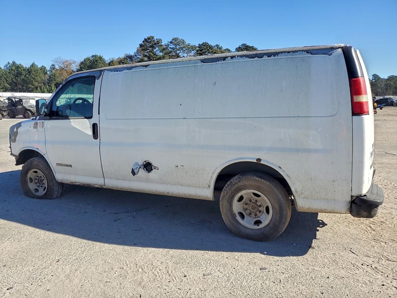 GMC Savana G2500 Image 2
