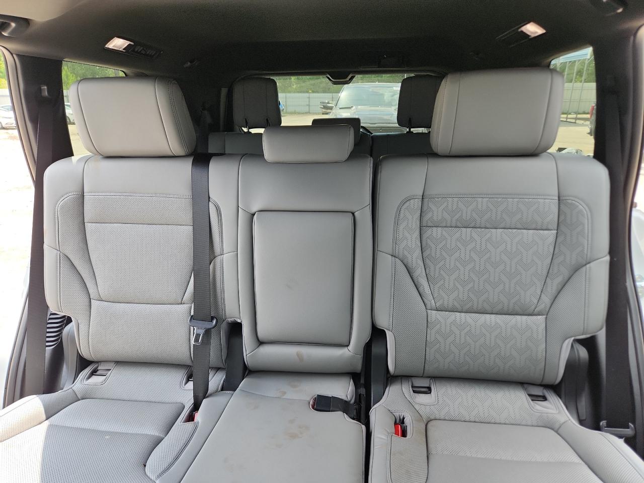 Toyota Sequoia Sr5 Image 13