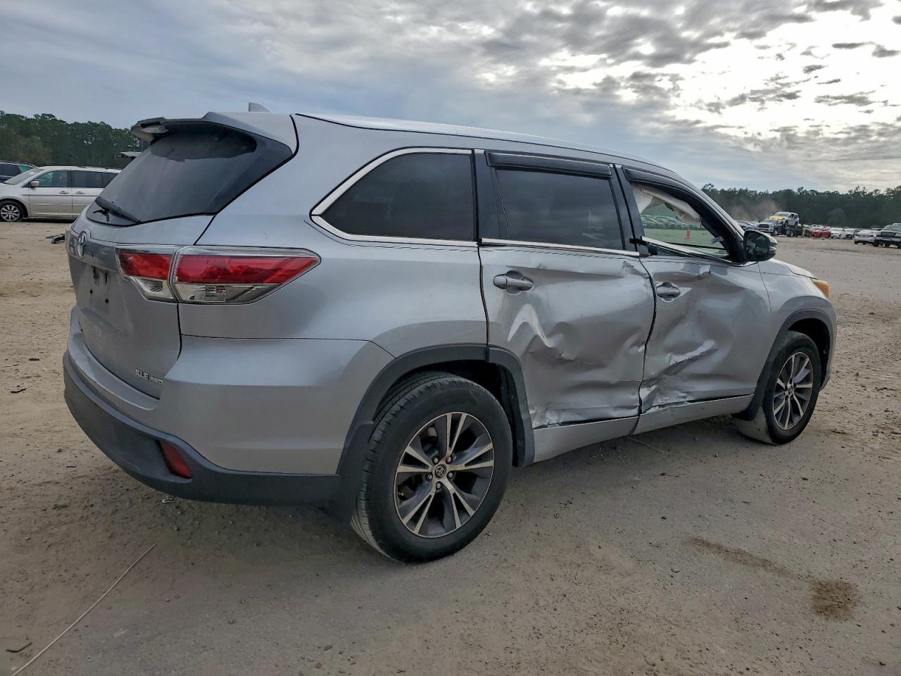 Toyota Highlander Xle Image 2