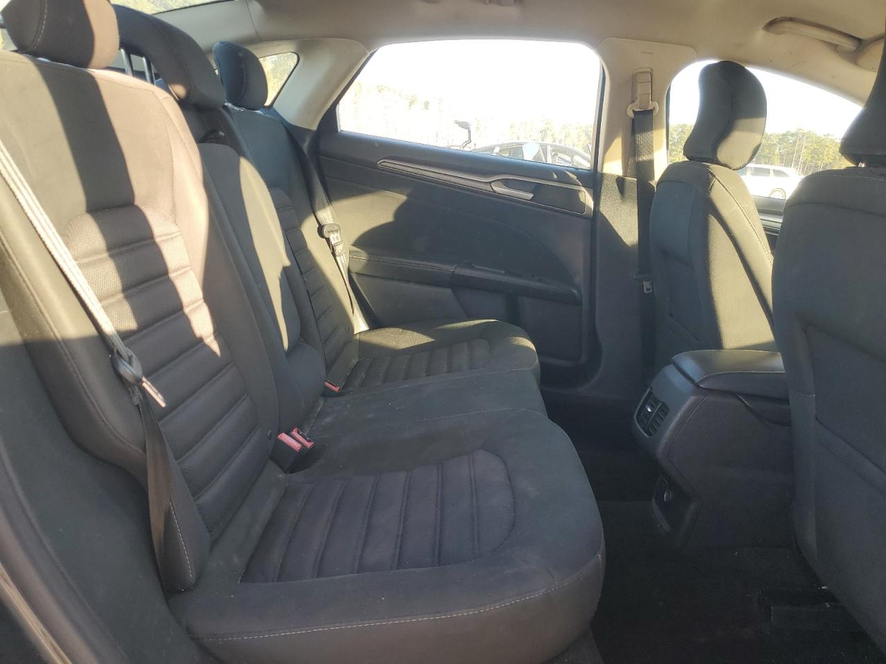 Ford Fusion Se Image 9