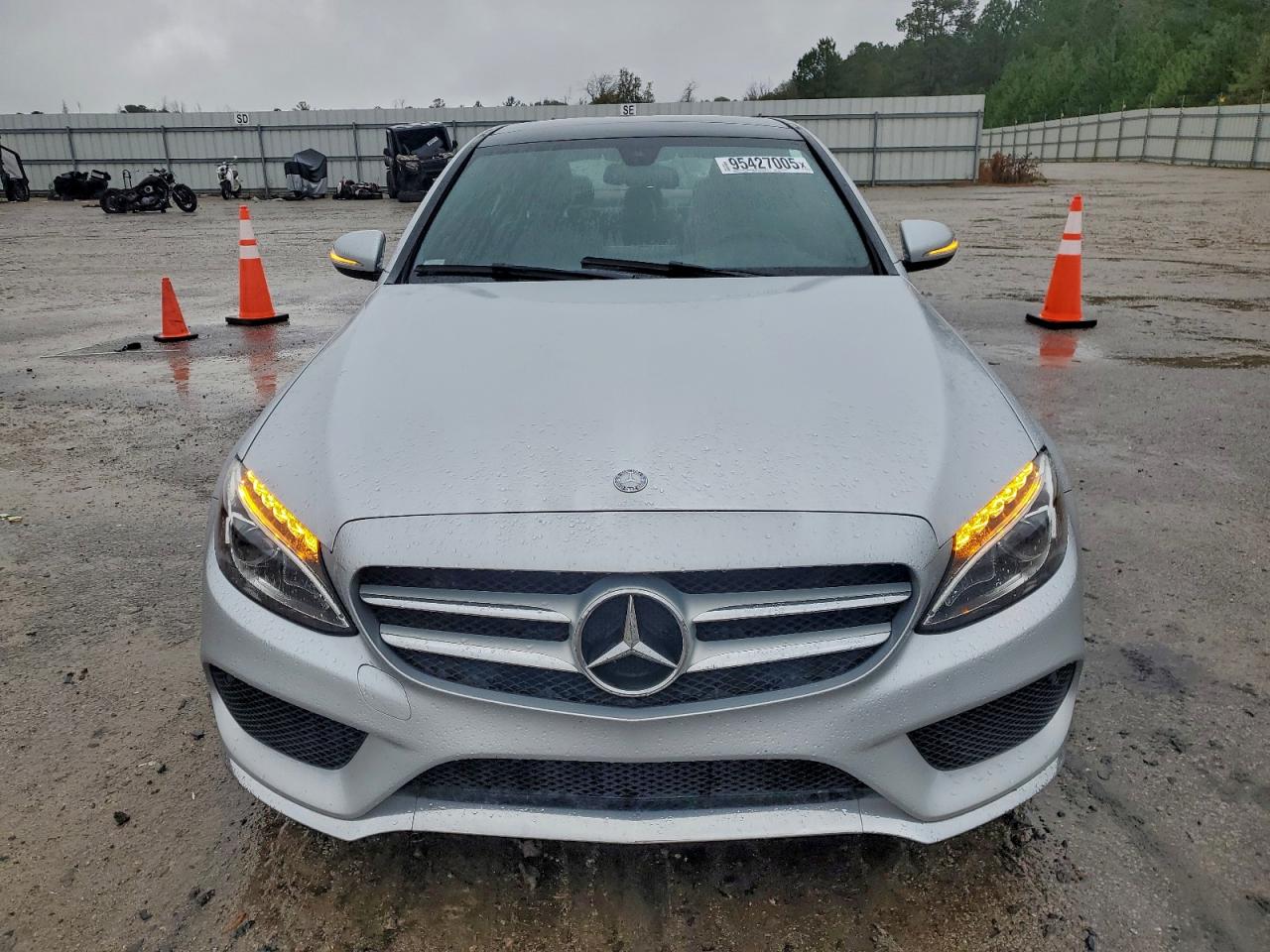 Mercedes-Benz C-Class 400 4matic Image 12