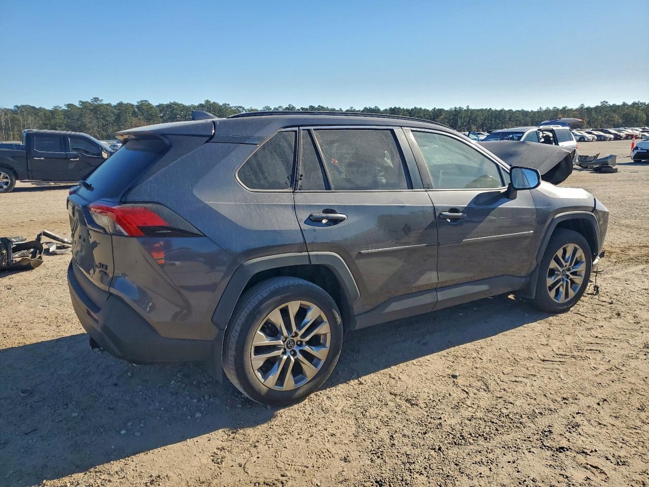 Toyota RAV4 Xle Premium Image 5