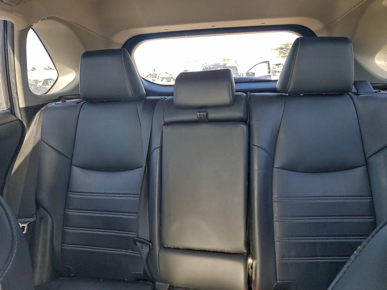 Toyota RAV4 Xle Premium Image 11