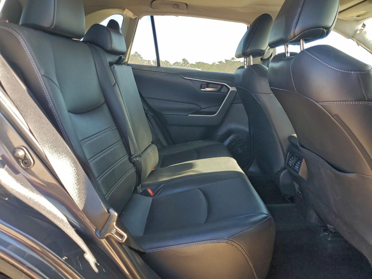 Toyota RAV4 Xle Premium Image 7