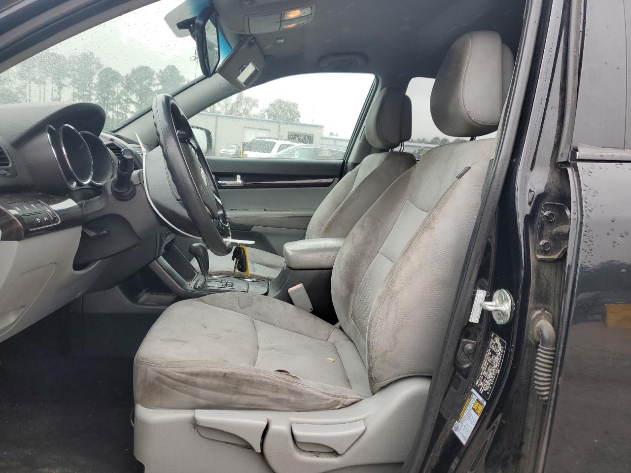 Kia Sorento Base Image 7