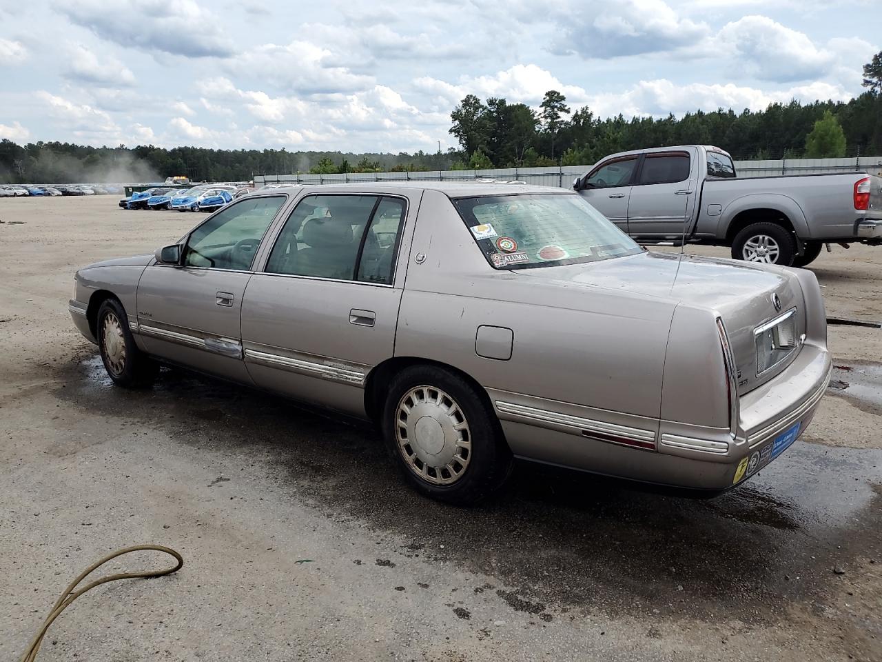 Cadillac DeVille Image 11