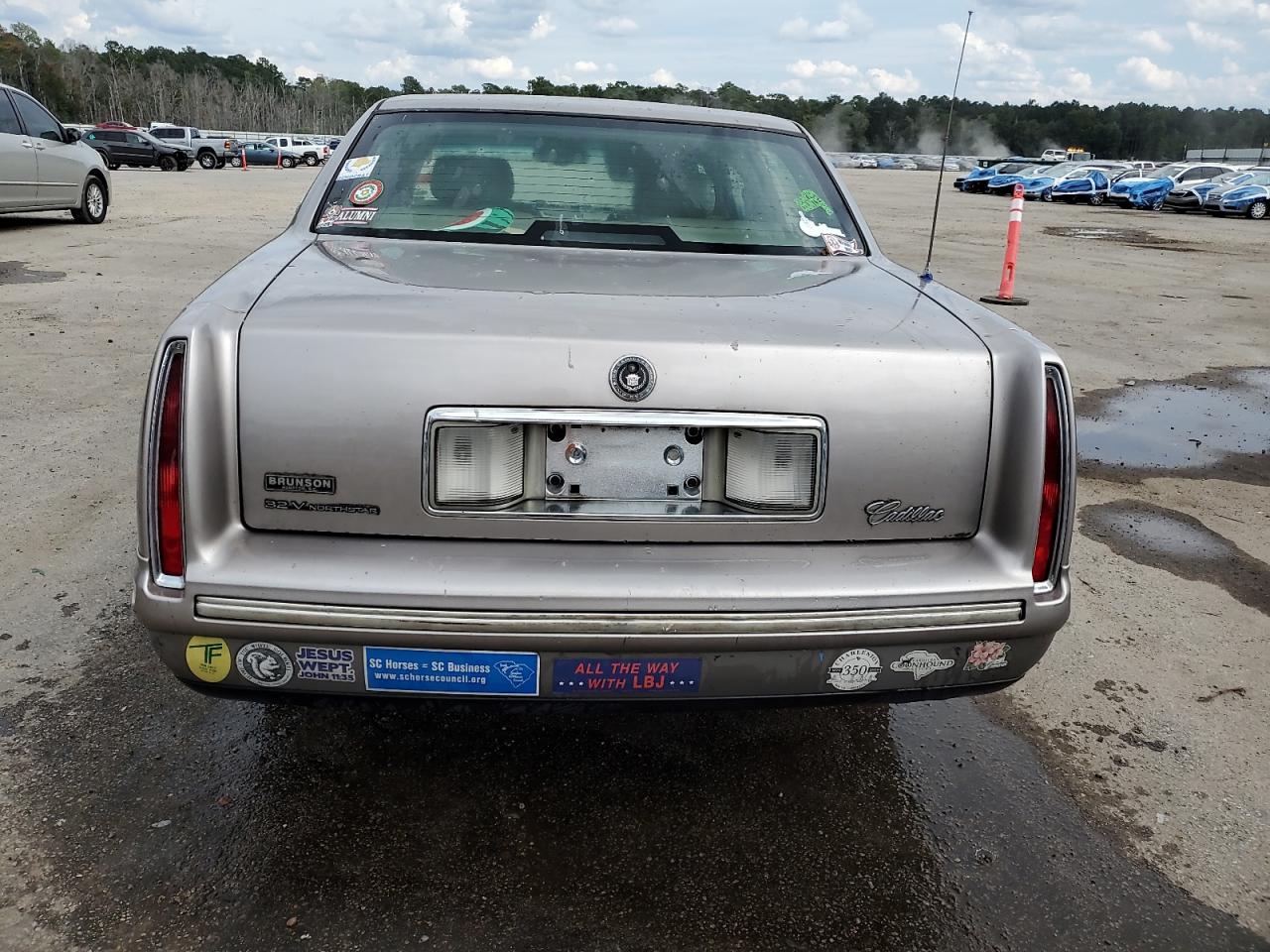 Cadillac DeVille Image 3
