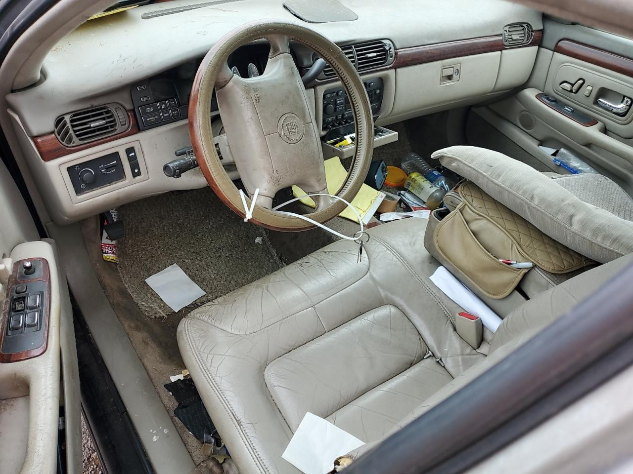 Cadillac DeVille Image 5