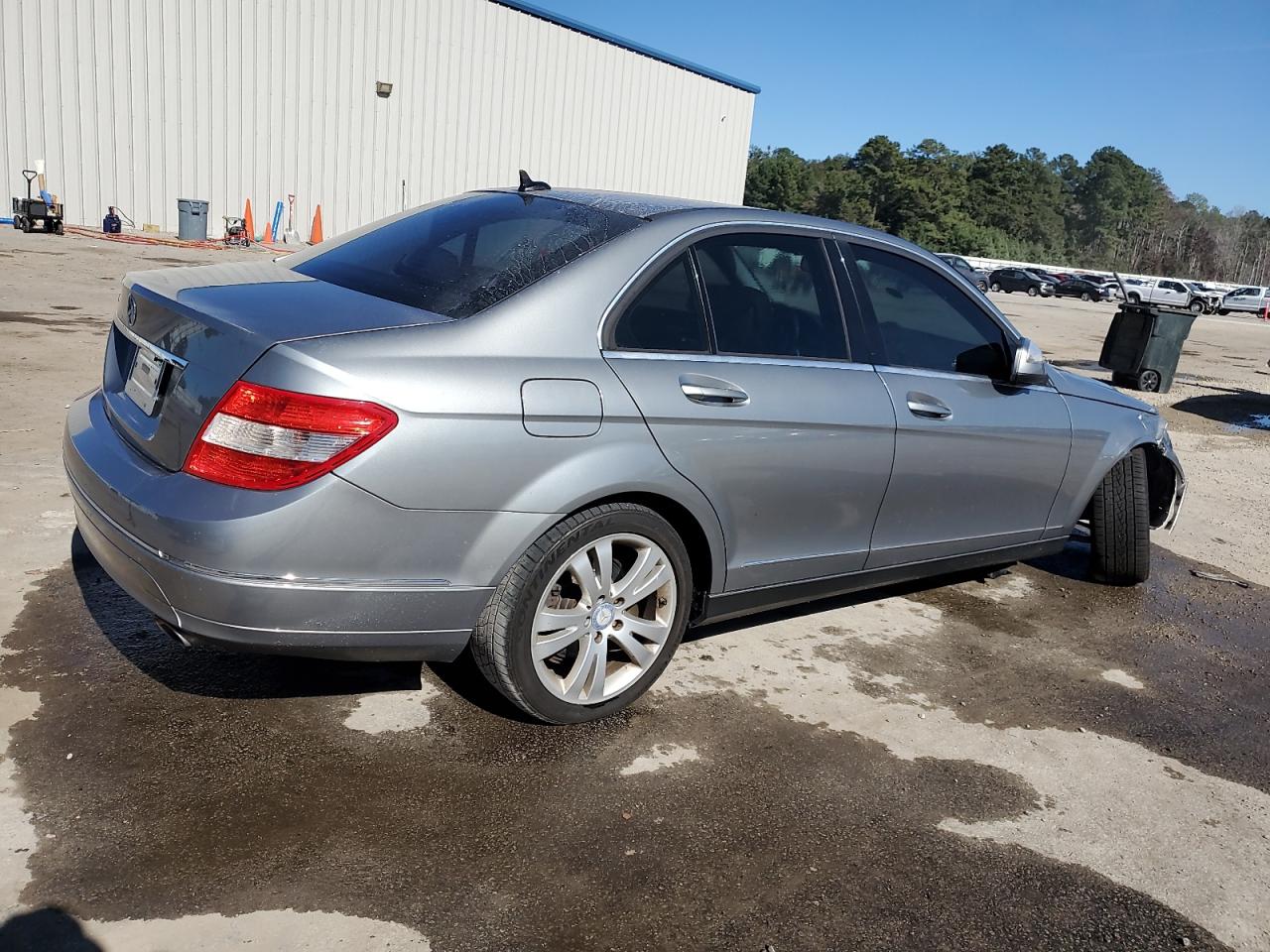 Mercedes-Benz C-Class 300 Image 3