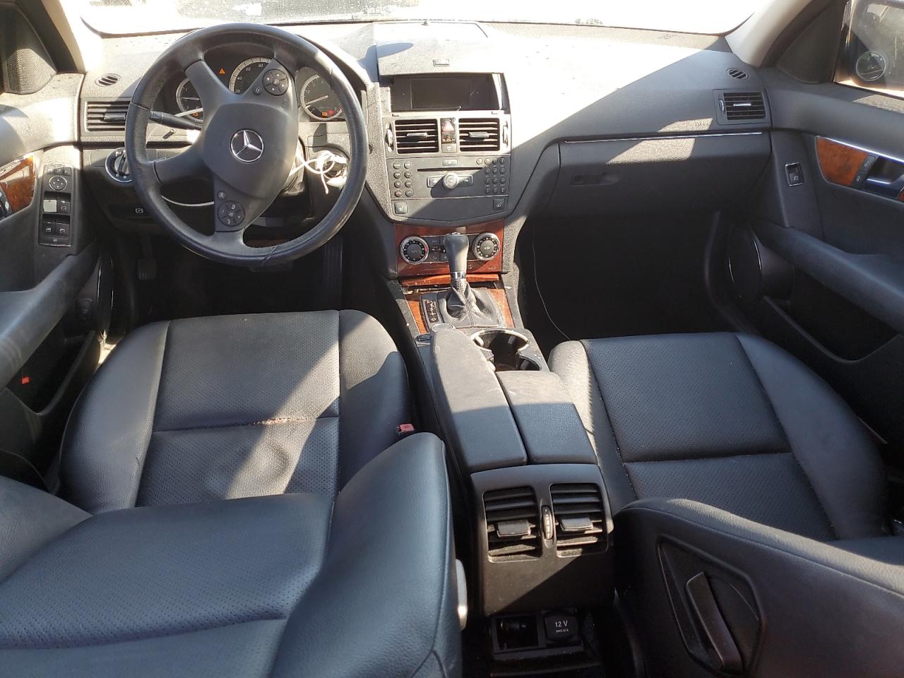 Mercedes-Benz C-Class 300 Image 9