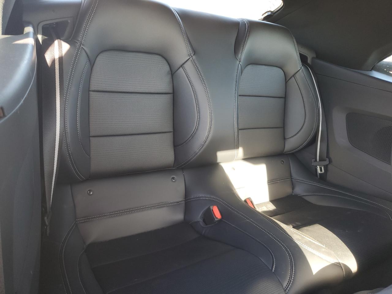 Ford Mustang Image 12