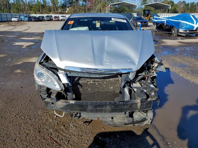 Chrysler 200 Lx Image 8