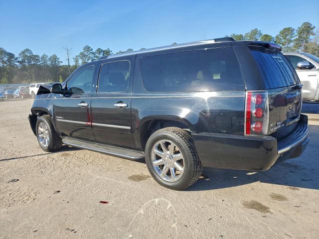 GMC Yukon Denali Image 6