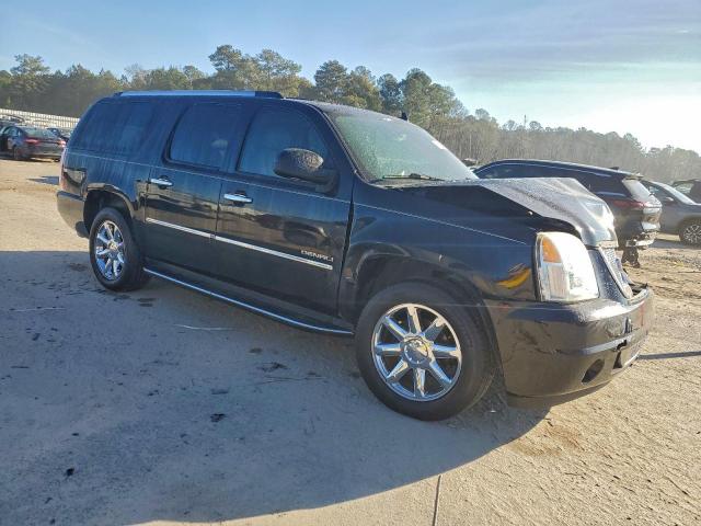 GMC Yukon Denali Image 13