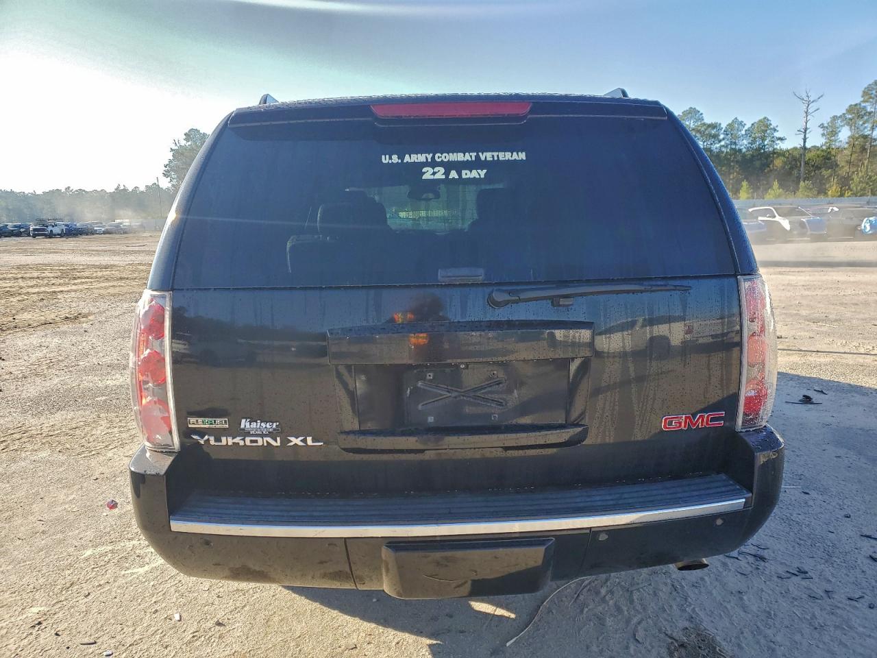 GMC Yukon Denali Image 2