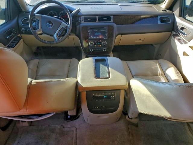 GMC Yukon Denali Image 7