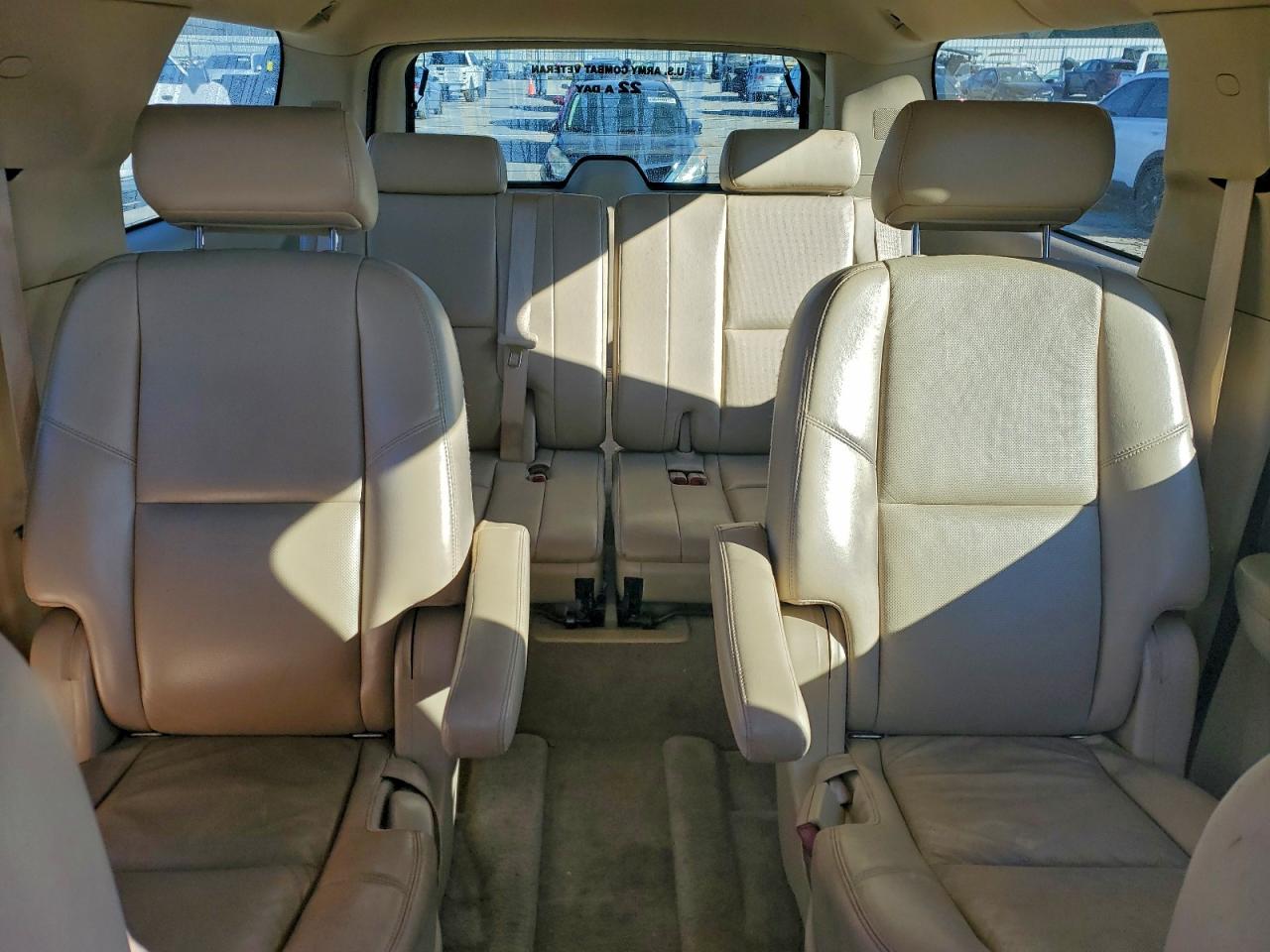 GMC Yukon Denali Image 11