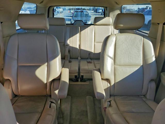 GMC Yukon Denali Image 11