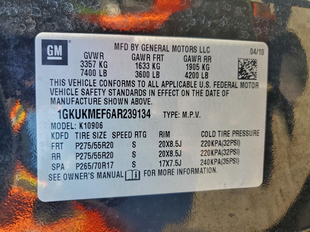 GMC Yukon Denali Image 12