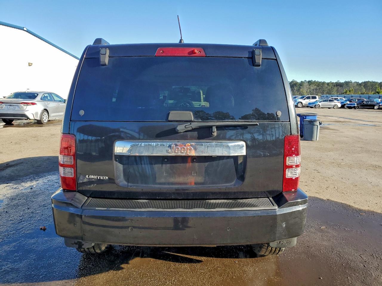 Jeep Liberty Jet Image 8