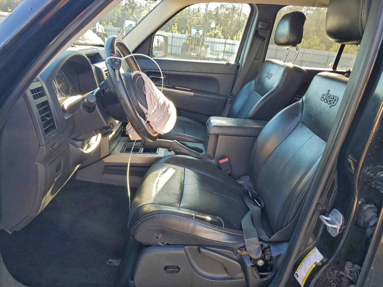 Jeep Liberty Jet Image 9