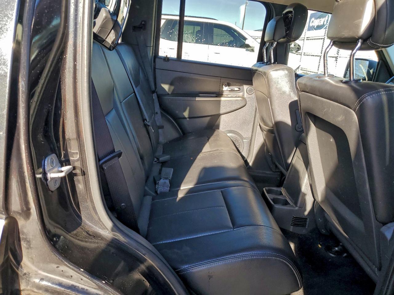 Jeep Liberty Jet Image 12