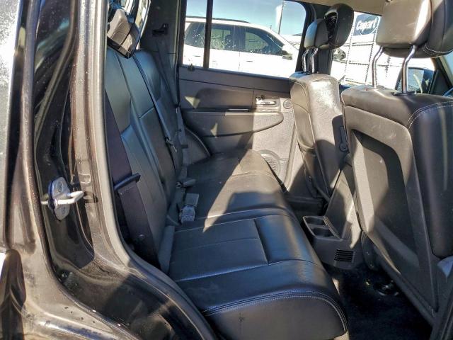 Jeep Liberty Jet Image 12