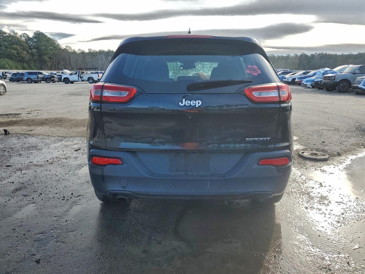 Jeep Grand Cherokee Sport Image 3