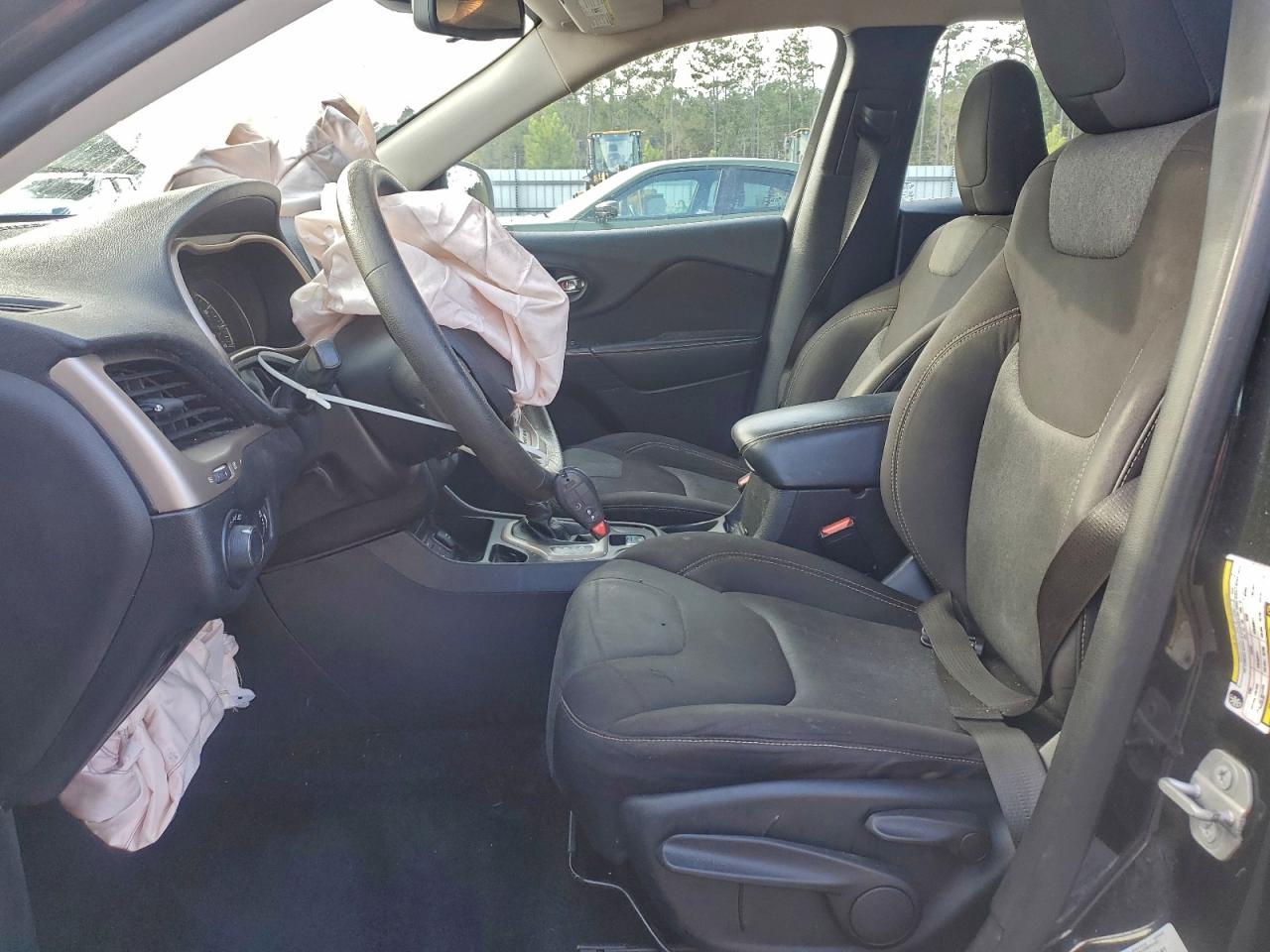 Jeep Grand Cherokee Sport Image 13