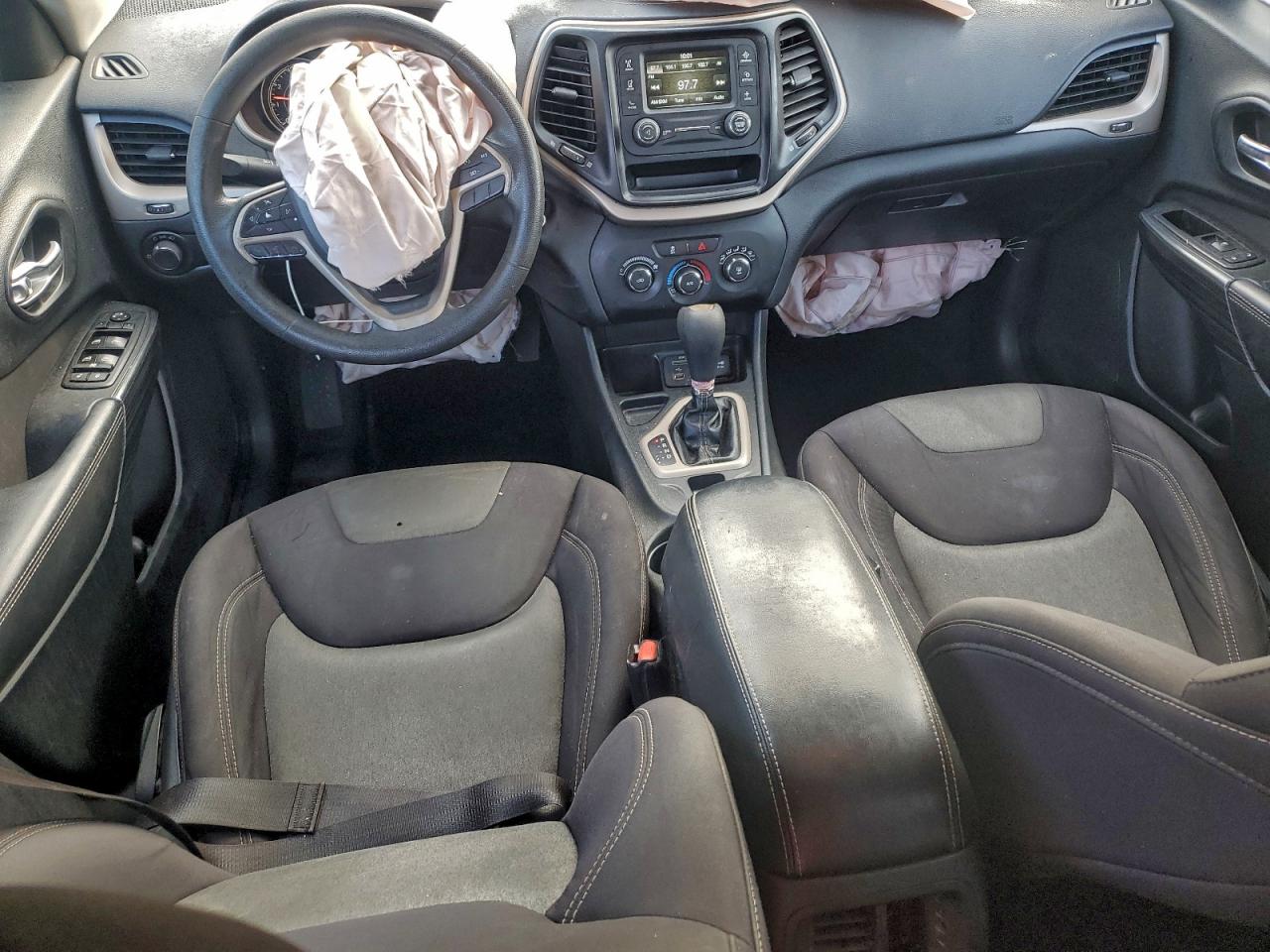 Jeep Grand Cherokee Sport Image 11