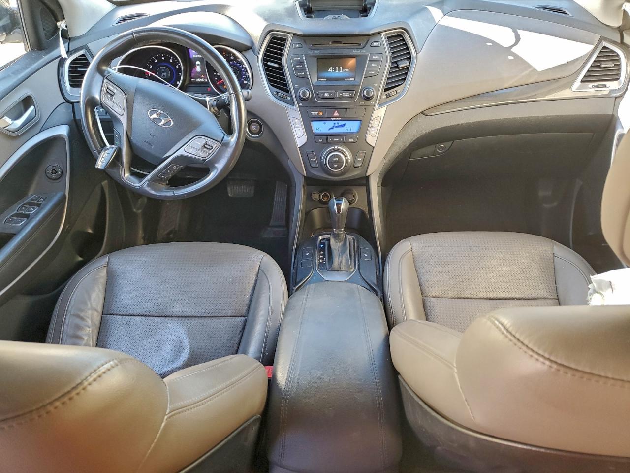 Hyundai SANTA FE Image 10