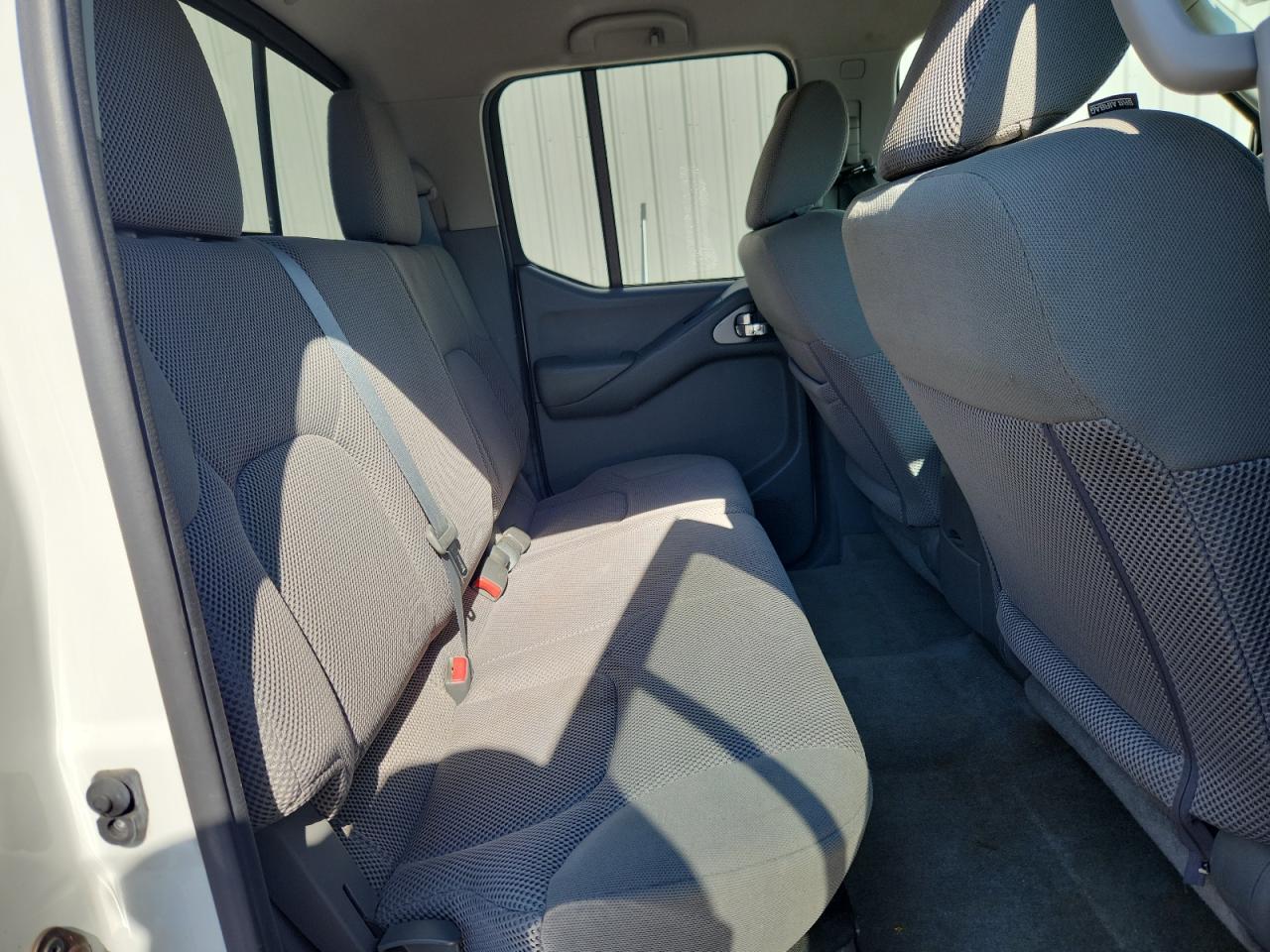 Nissan Frontier Sv Image 12