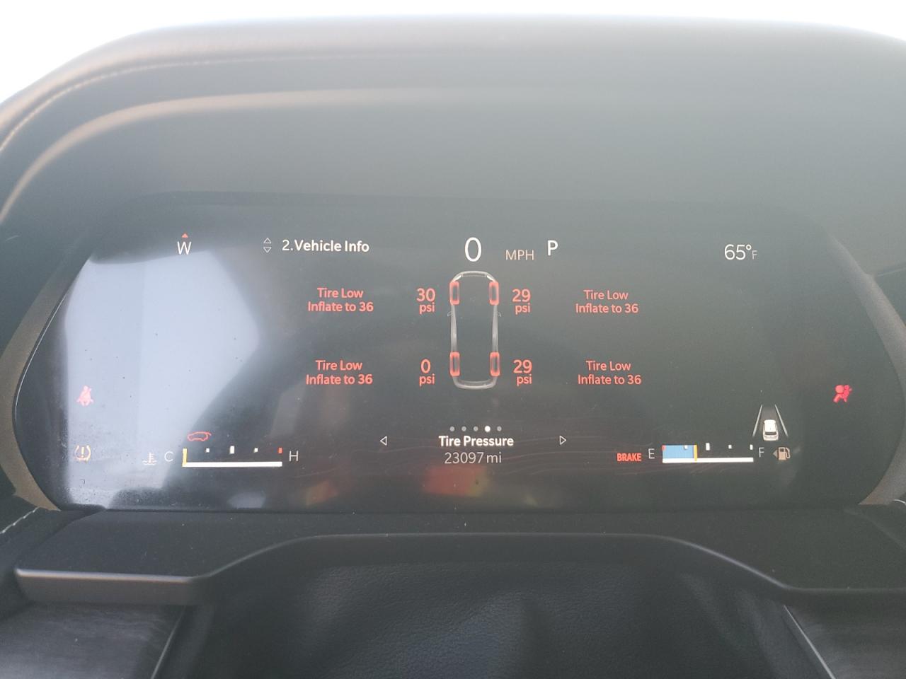 Jeep Grand Cherokee Overland Image 12