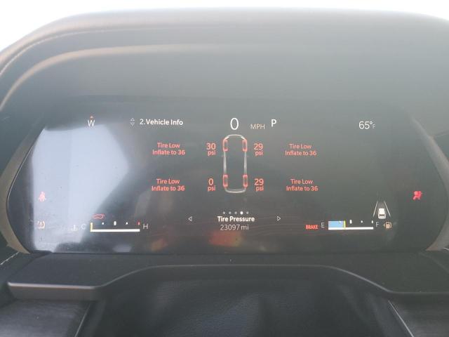 Jeep Grand Cherokee Overland Image 12