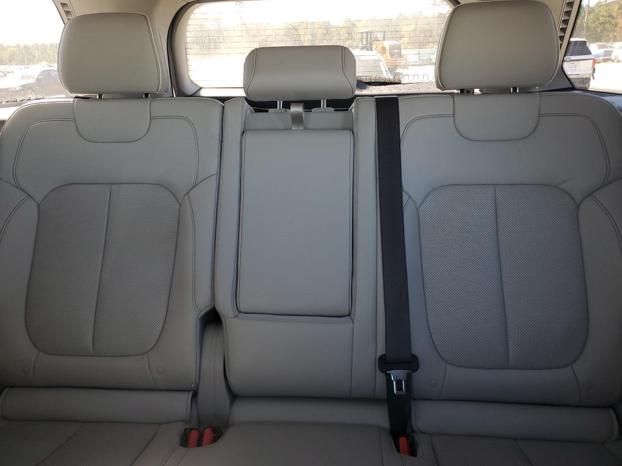 Jeep Grand Cherokee Overland Image 13