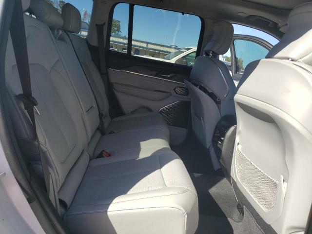 Jeep Grand Cherokee Overland Image 9