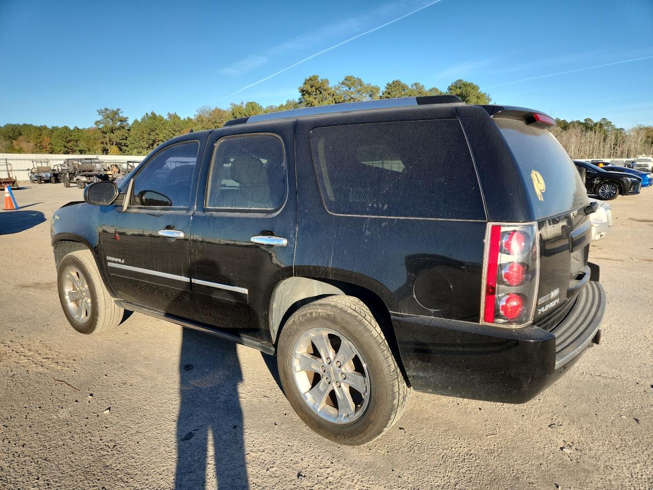 GMC Yukon Denali Image 2