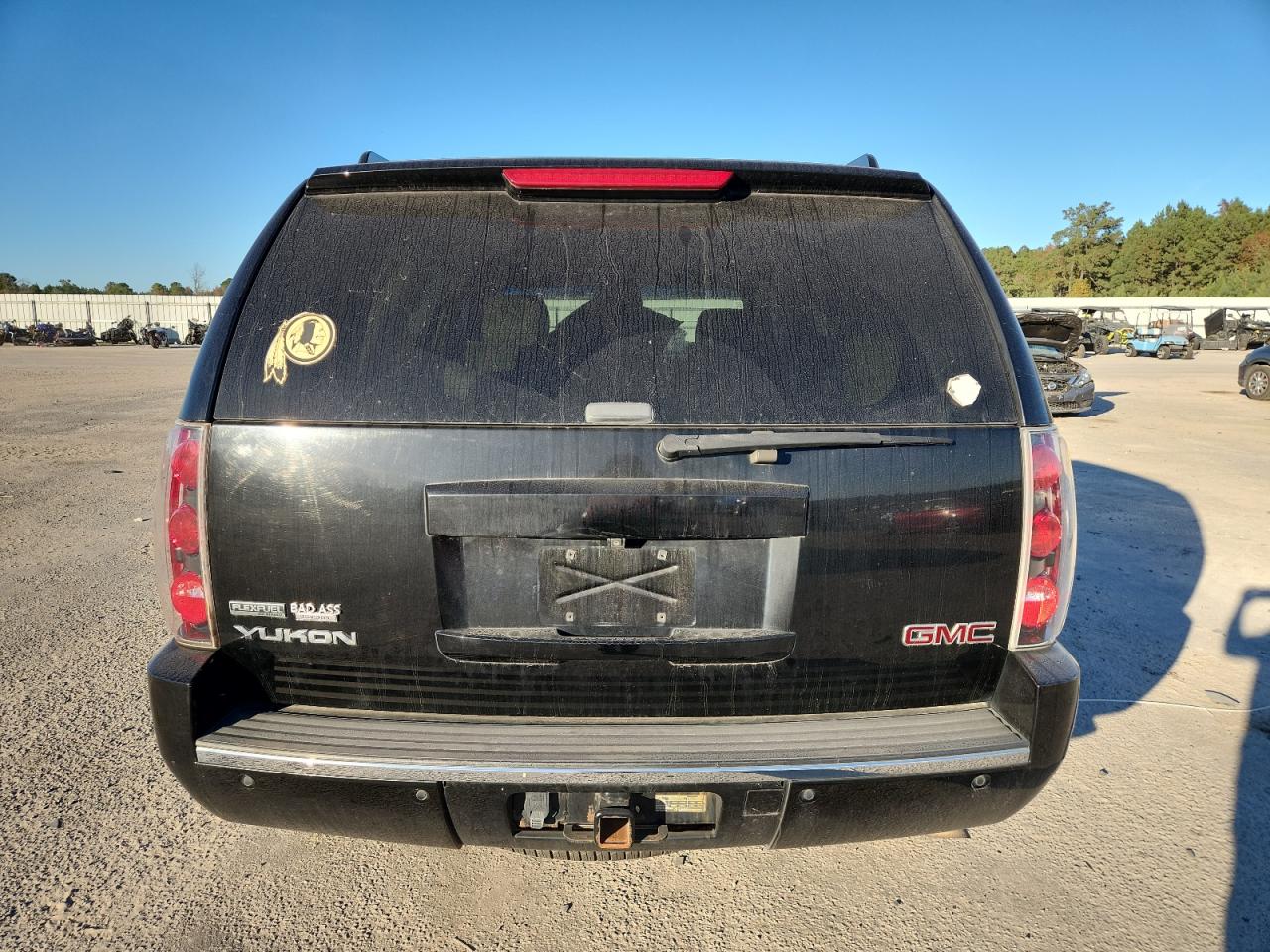 GMC Yukon Denali Image 7