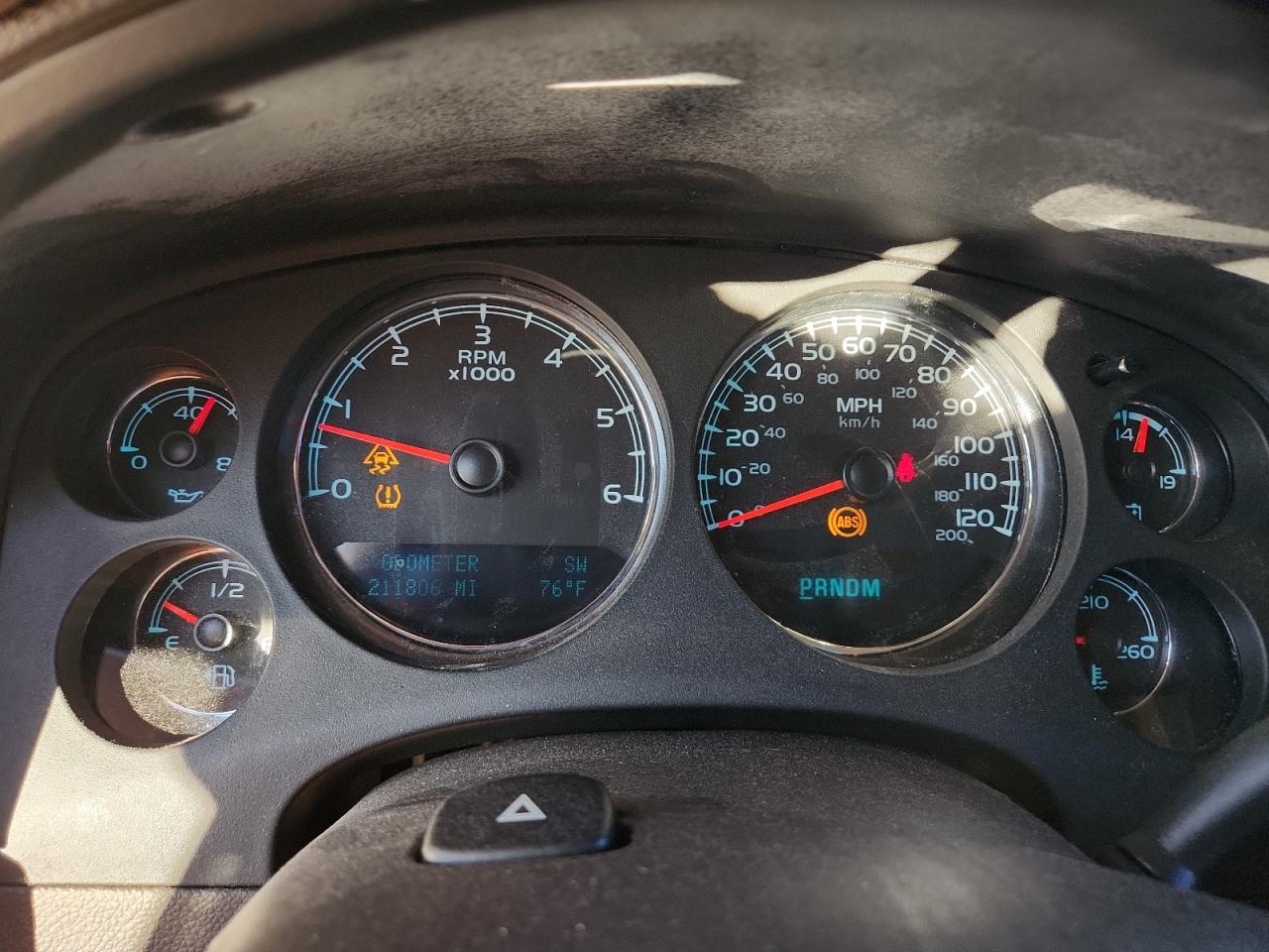 GMC Yukon Denali Image 11