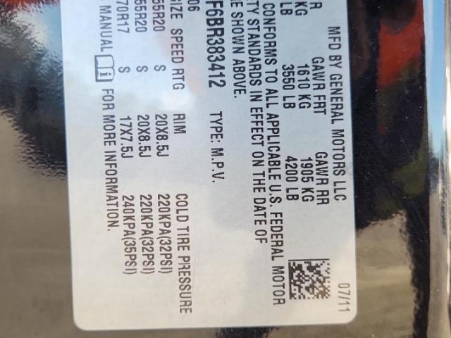 GMC Yukon Denali Image 12